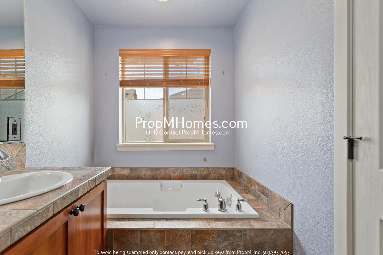 Cozy Two Bedroom Townhome in the Heart of Villebois! property image