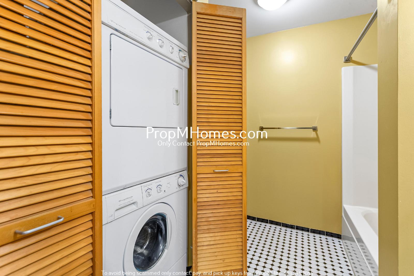 One Bedroom Loft w/ City Views in the Pear- Deposit Special & New Photos! property image