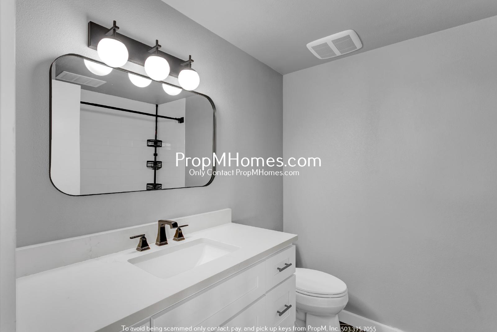 Lake Oswego Beauty - Six Bedroom Home - Updated Landscaping! property image