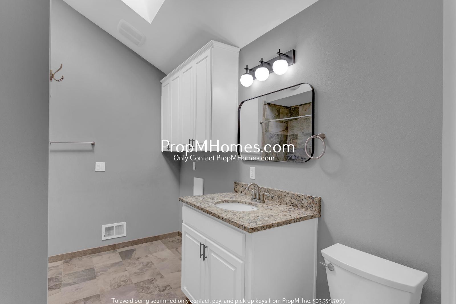 Lake Oswego Beauty - Six Bedroom Home - Updated Landscaping! property image