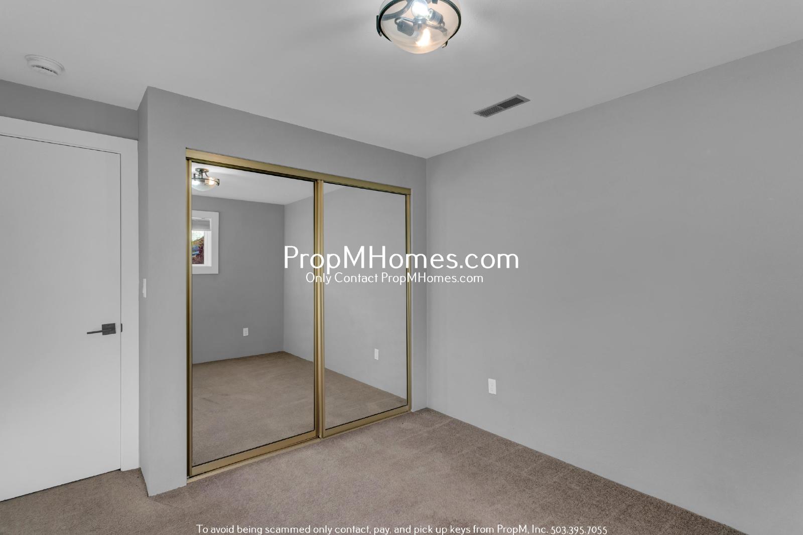 Lake Oswego Beauty - Six Bedroom Home - Updated Landscaping! property image