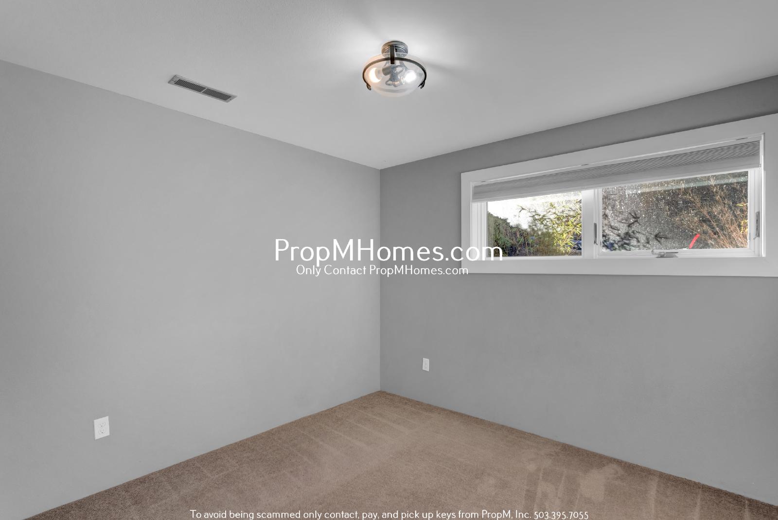 Lake Oswego Beauty - Six Bedroom Home - Updated Landscaping! property image