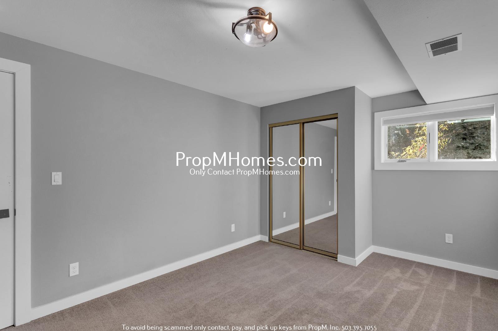 Lake Oswego Beauty - Six Bedroom Home - Updated Landscaping! property image