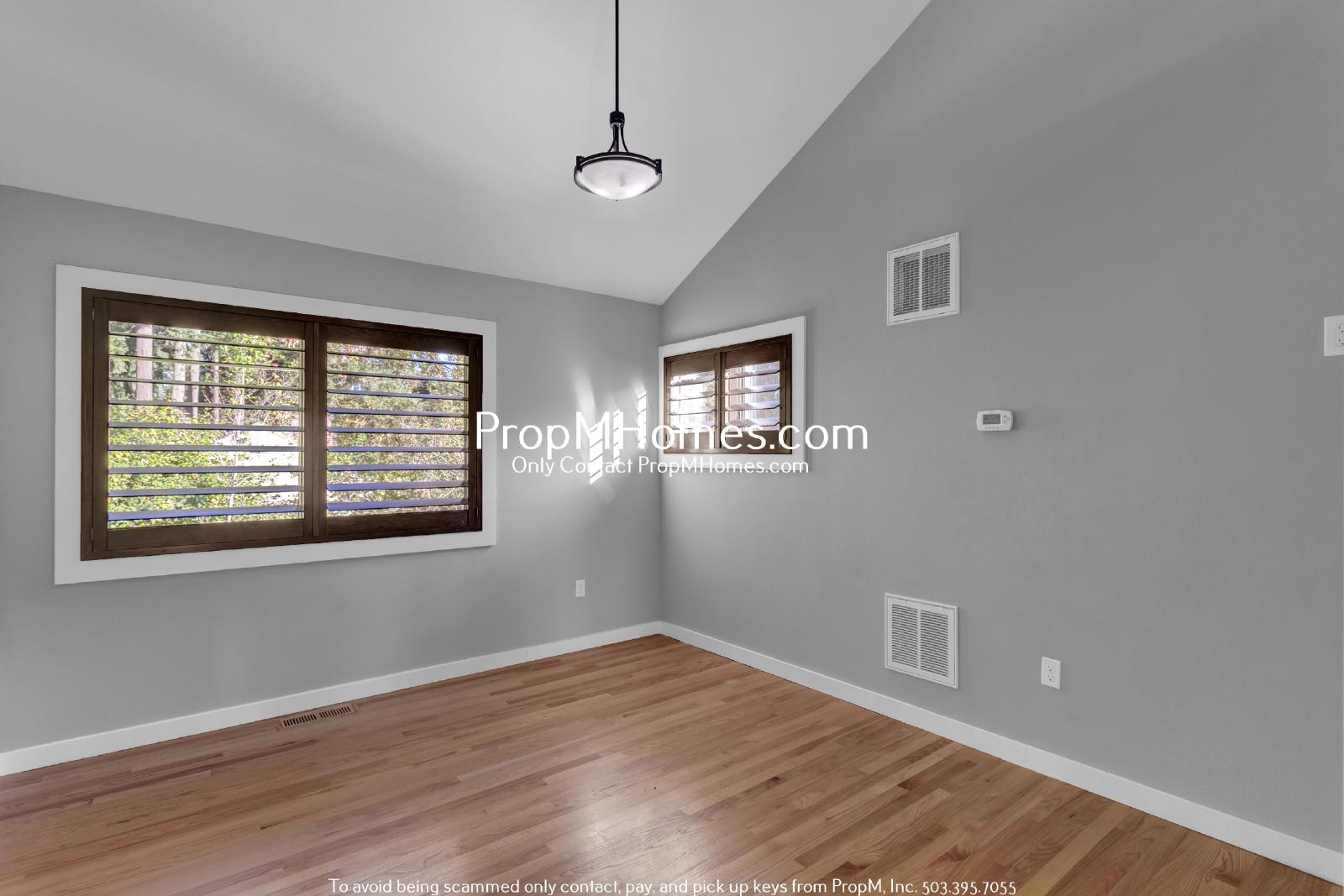 Lake Oswego Beauty - Six Bedroom Home - Updated Landscaping! property image