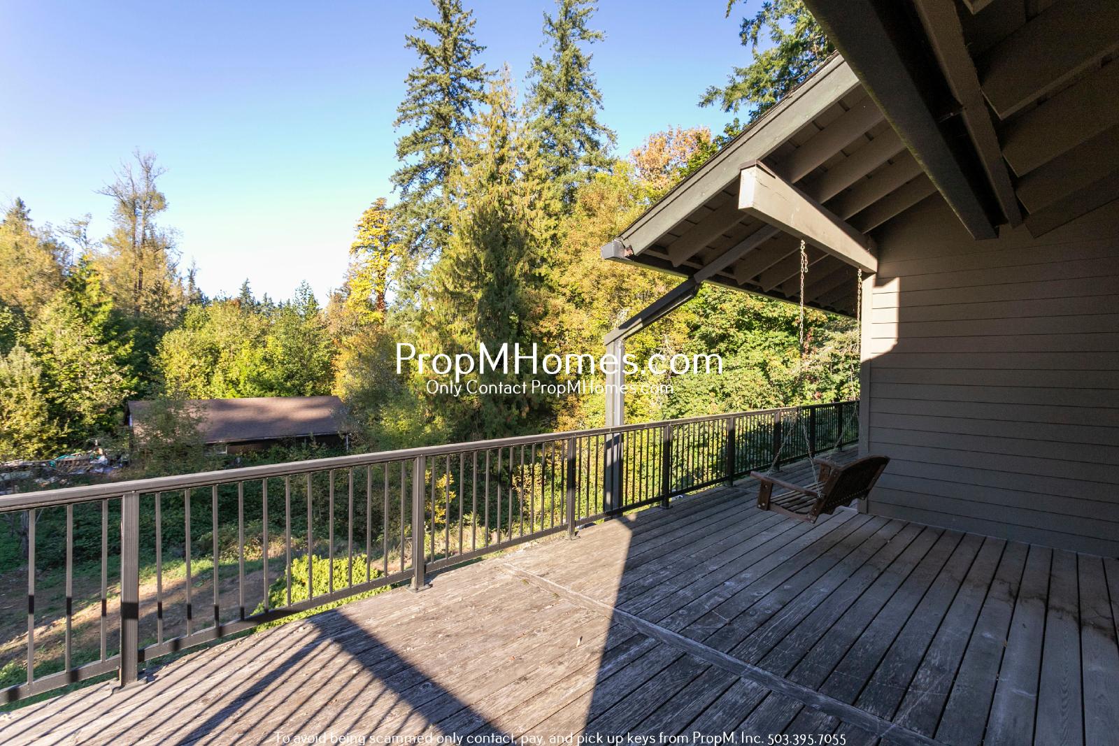 Lake Oswego Beauty - Six Bedroom Home - Updated Landscaping! property image