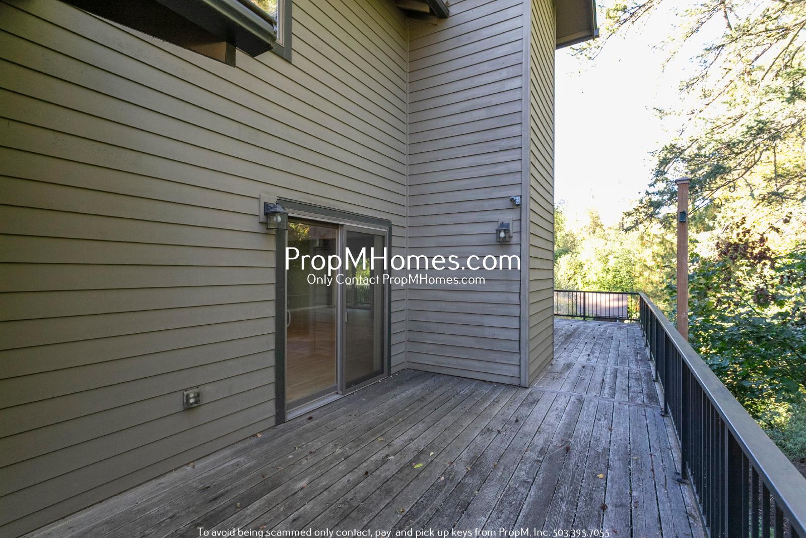 Lake Oswego Beauty - Six Bedroom Home - Updated Landscaping! property image