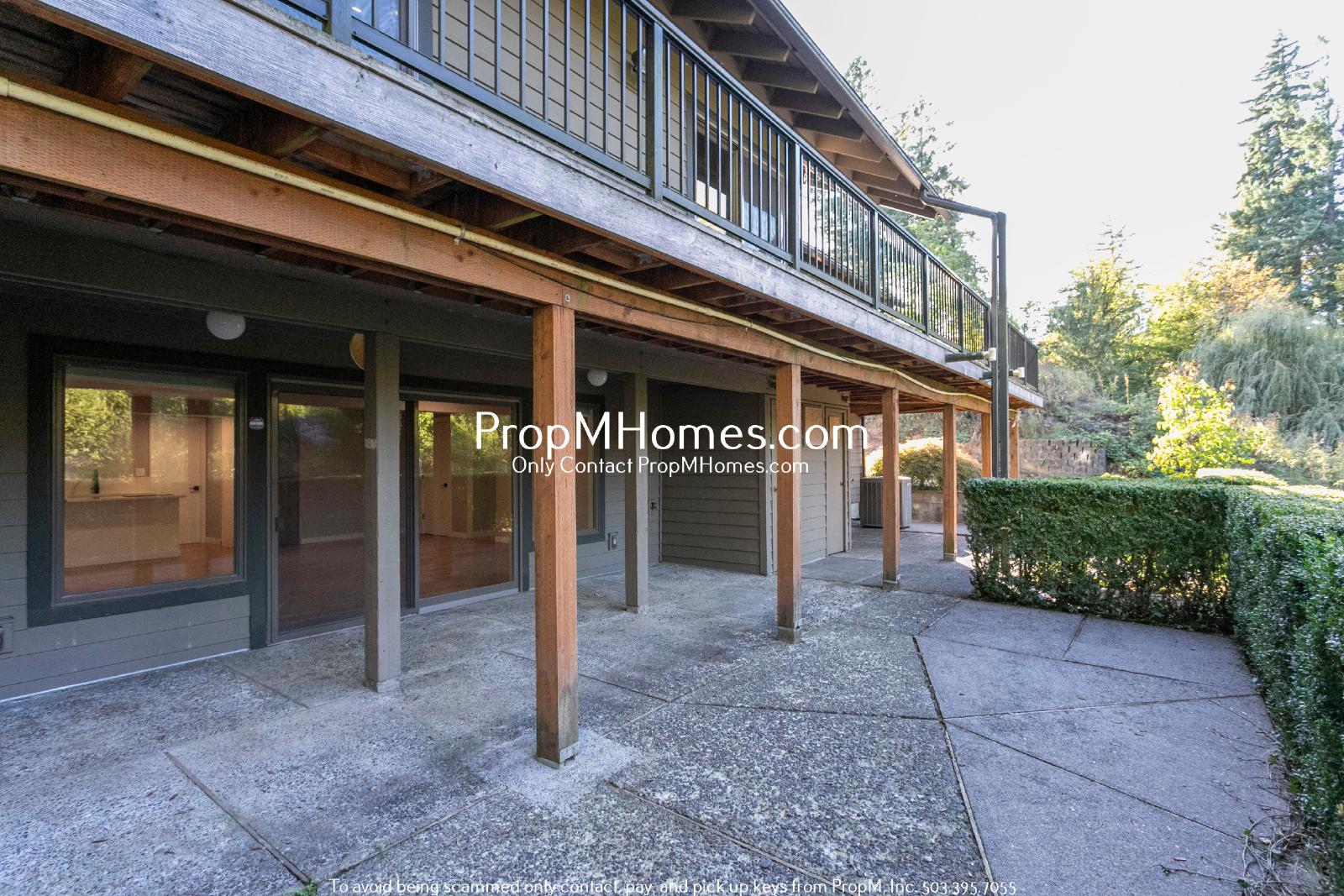 Lake Oswego Beauty - Six Bedroom Home - Updated Landscaping! property image