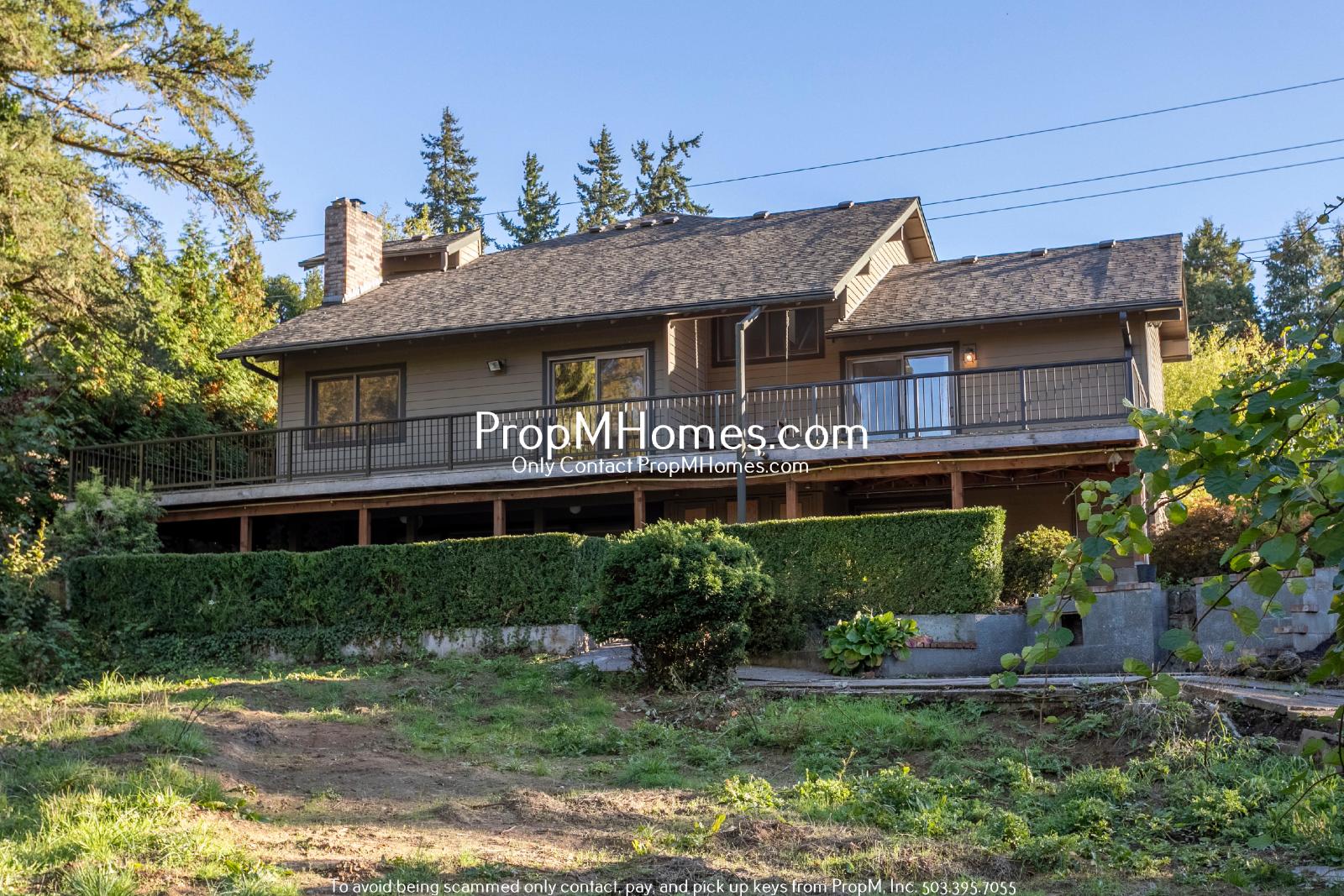 Lake Oswego Beauty - Six Bedroom Home - Updated Landscaping! property image