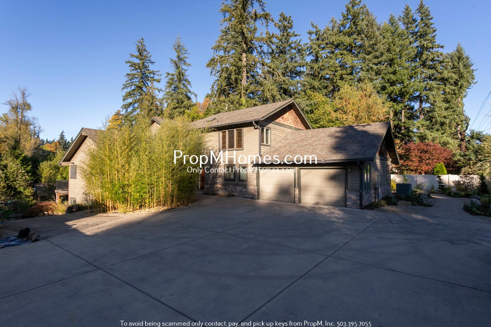 Lake Oswego Beauty - Six Bedroom Home - Updated Landscaping! property image