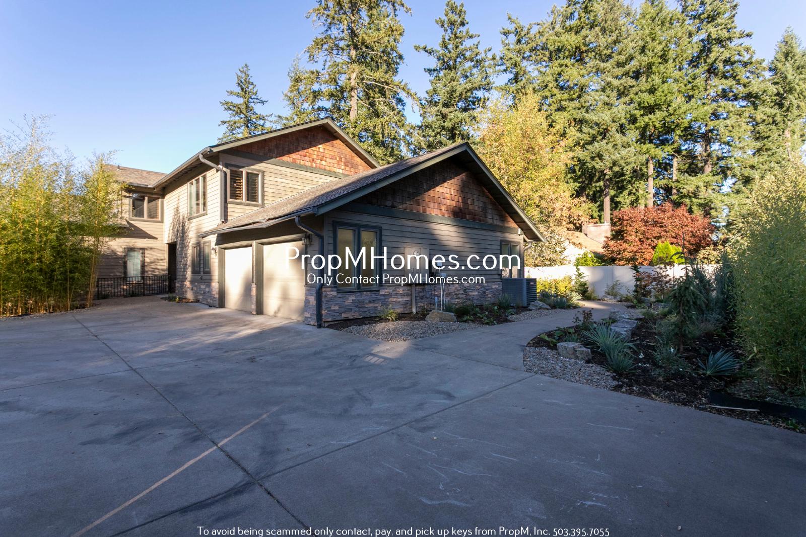 Lake Oswego Beauty - Six Bedroom Home - Updated Landscaping! property image