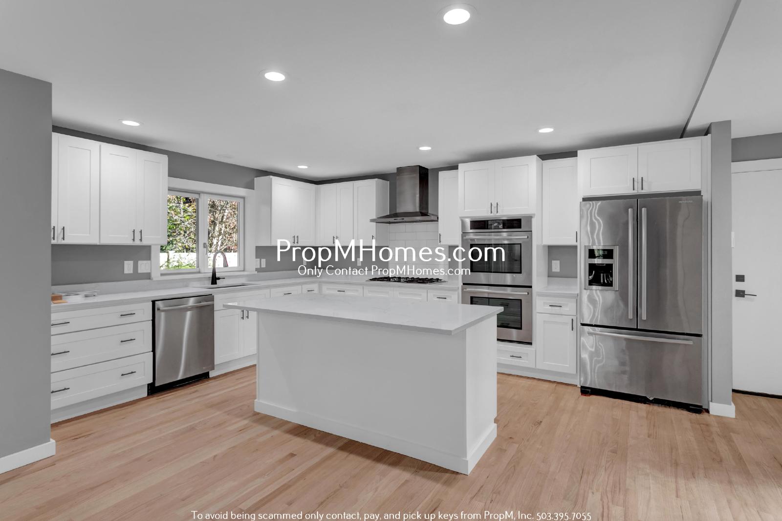 Lake Oswego Beauty - Six Bedroom Home - Updated Landscaping! property image