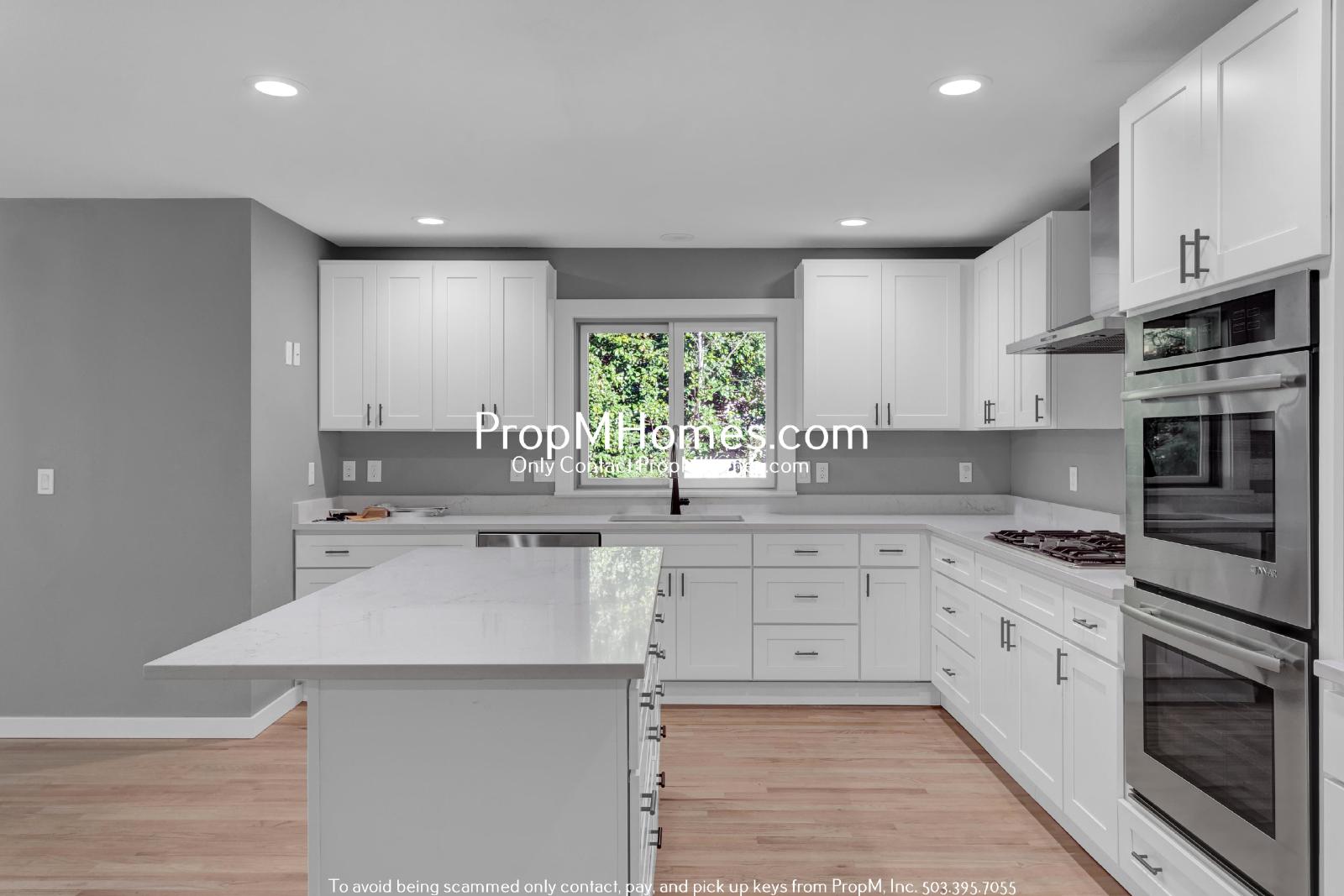 Lake Oswego Beauty - Six Bedroom Home - Updated Landscaping! property image