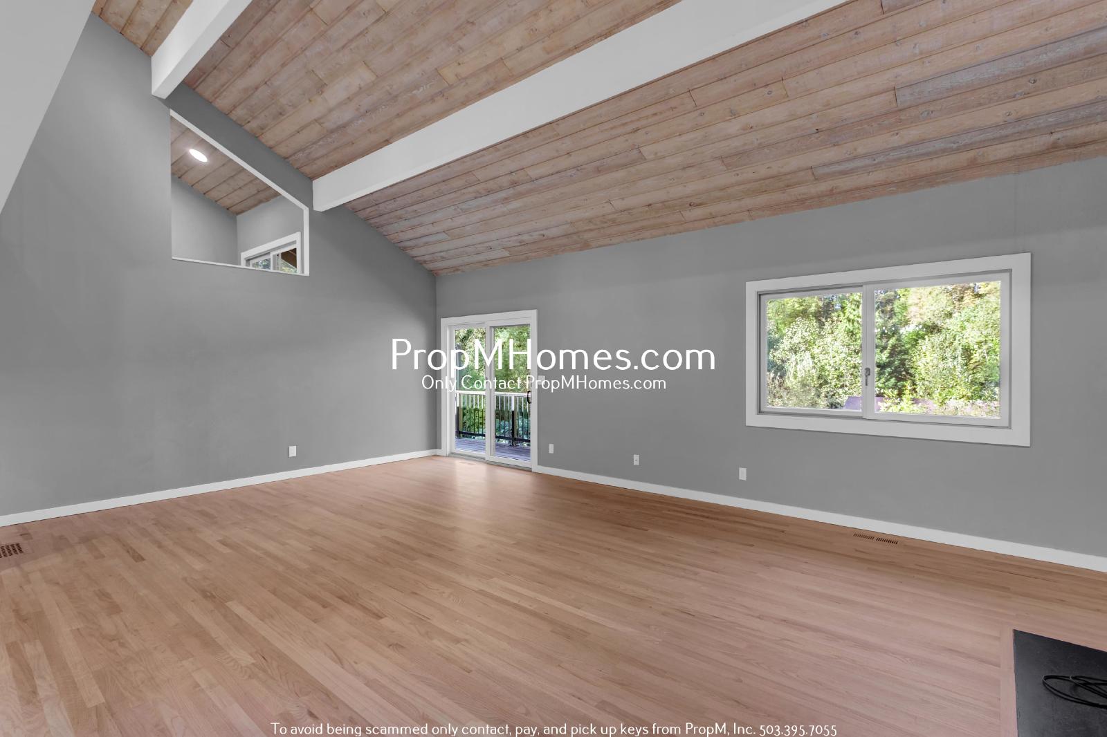 Lake Oswego Beauty - Six Bedroom Home - Updated Landscaping! property image