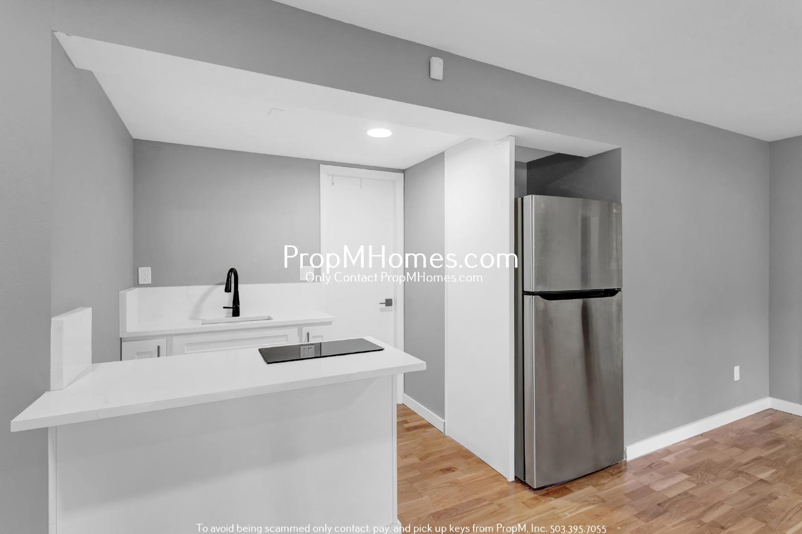 Lake Oswego Beauty - Six Bedroom Home - Updated Landscaping! property image