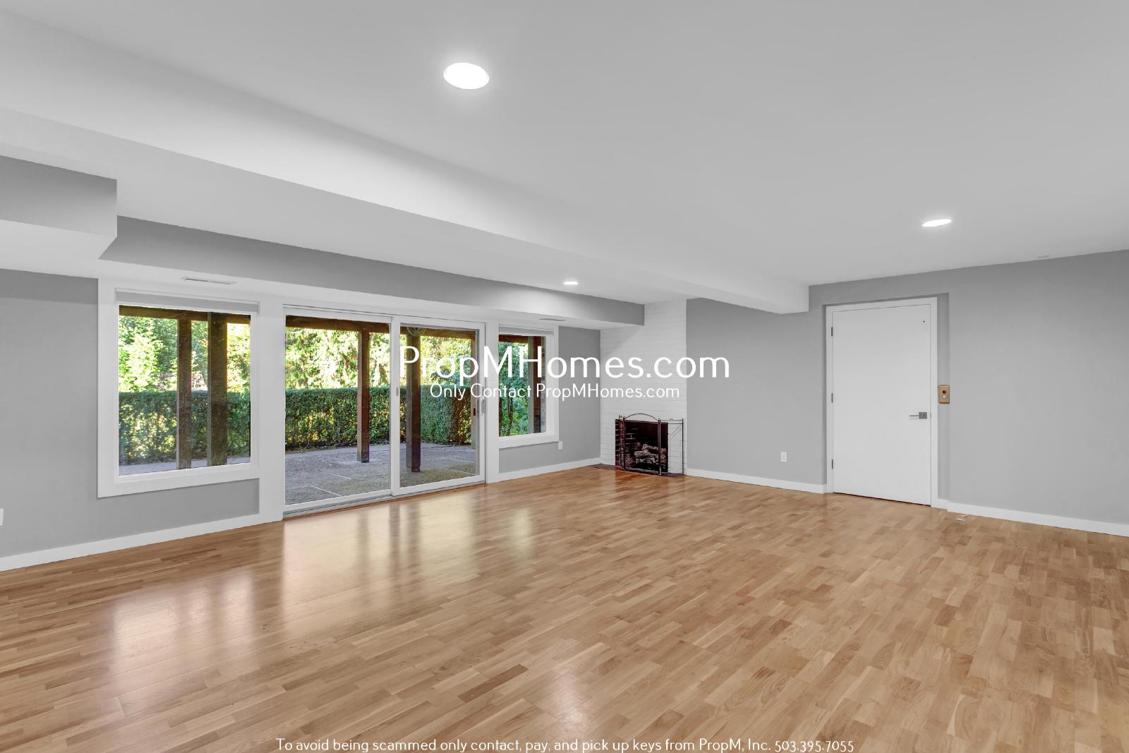 Lake Oswego Beauty - Six Bedroom Home - Updated Landscaping! property image