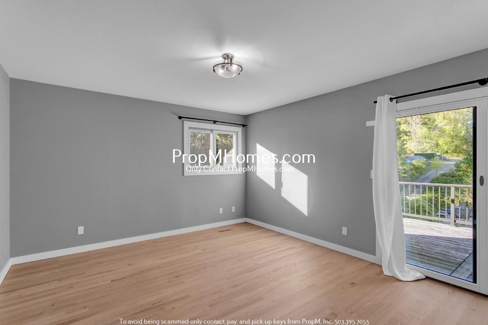 Lake Oswego Beauty - Six Bedroom Home - Updated Landscaping! property image