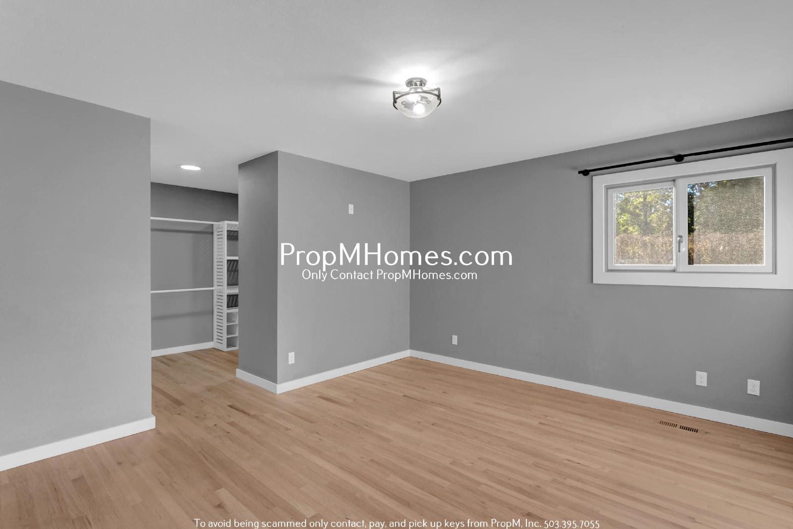 Lake Oswego Beauty - Six Bedroom Home - Updated Landscaping! property image