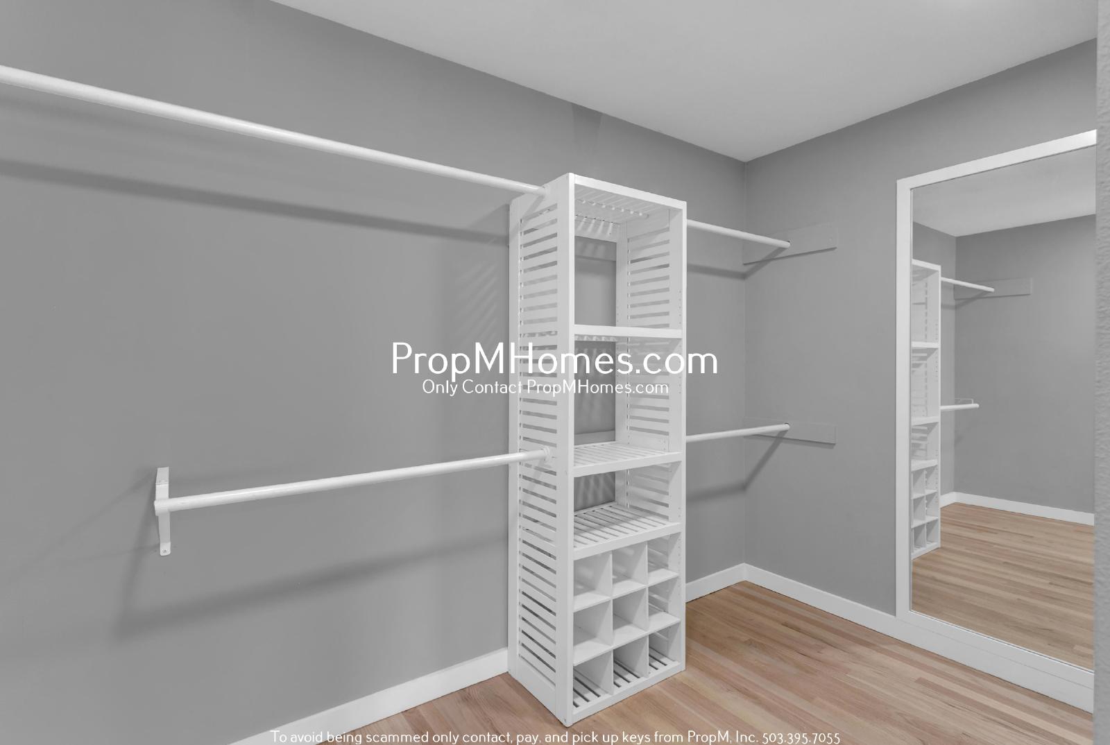 Lake Oswego Beauty - Six Bedroom Home - Updated Landscaping! property image