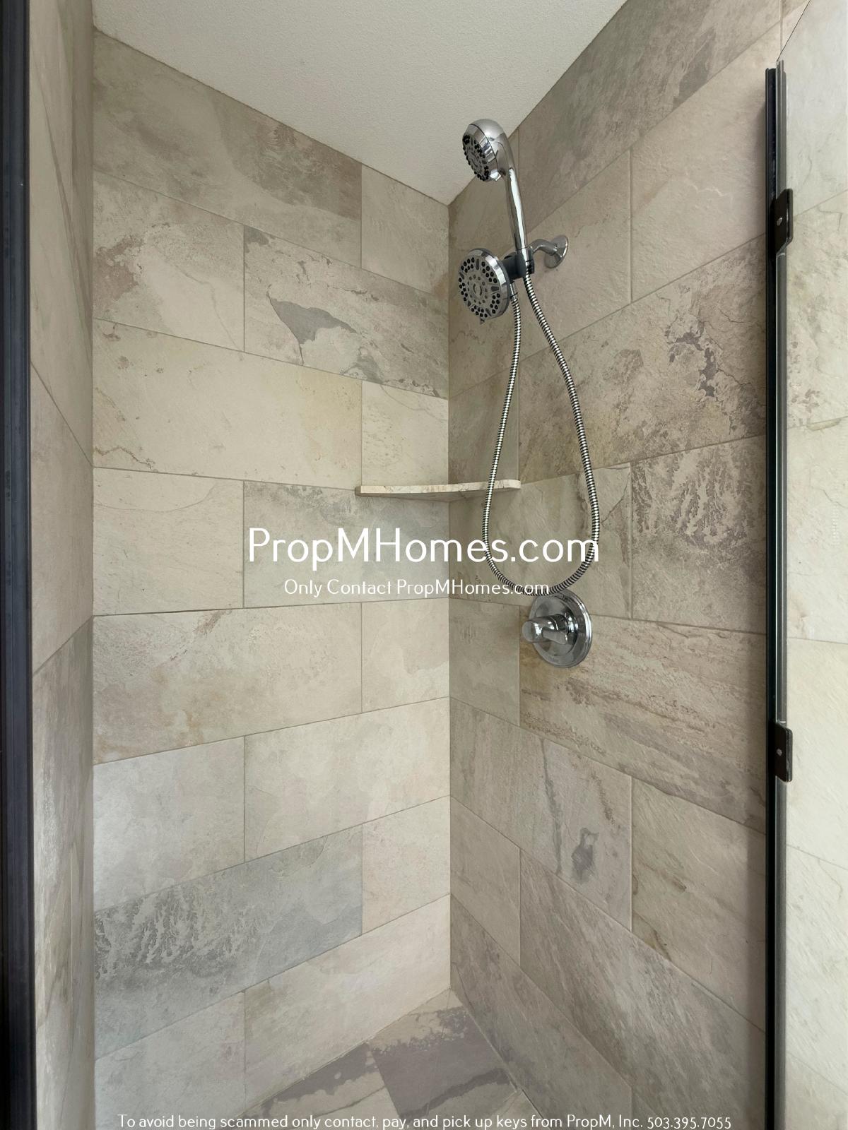 Lake Oswego Beauty - Six Bedroom Home - Updated Landscaping! property image