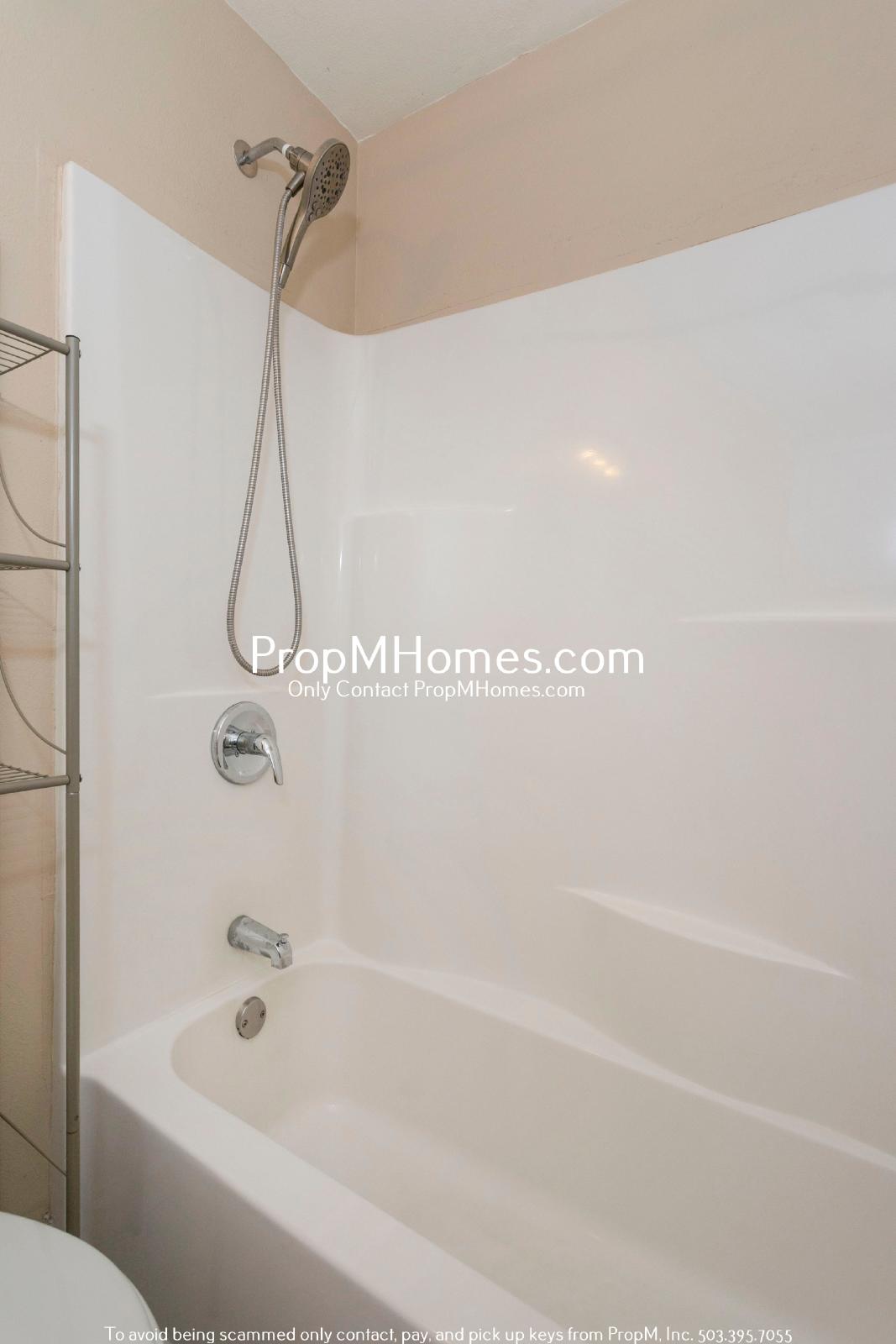 Updated Three Bedroom Duplex in the Heart of Oregon City! property image