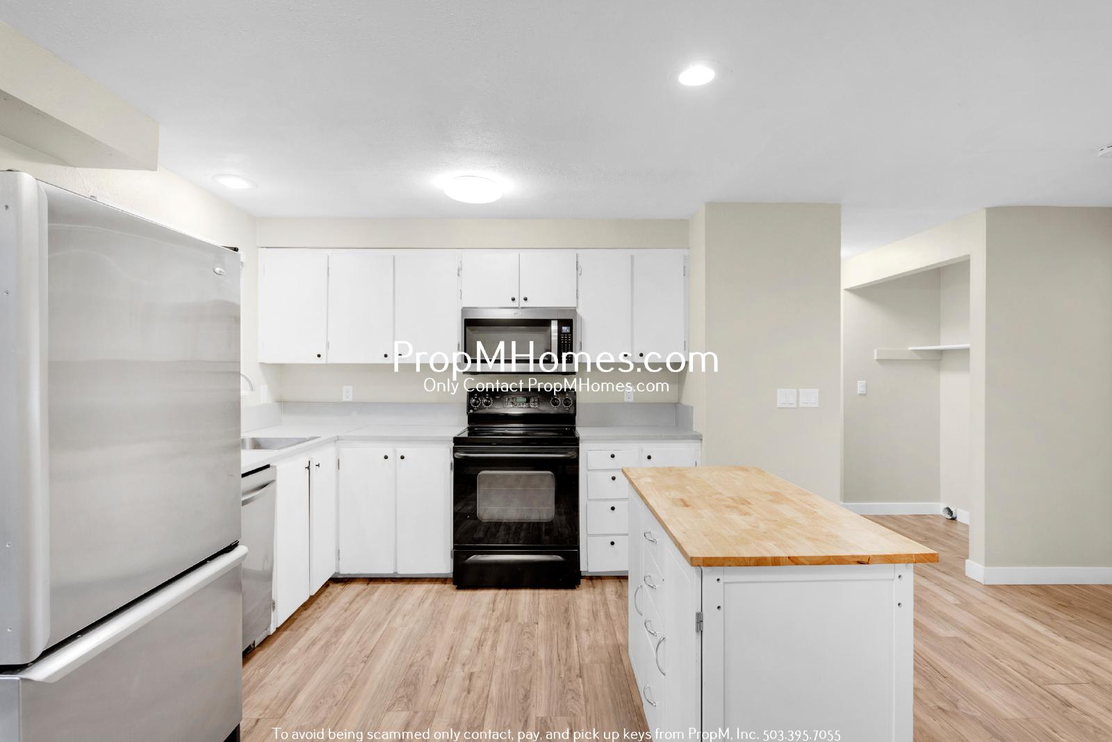 Updated Three Bedroom Duplex in the Heart of Oregon City! property image