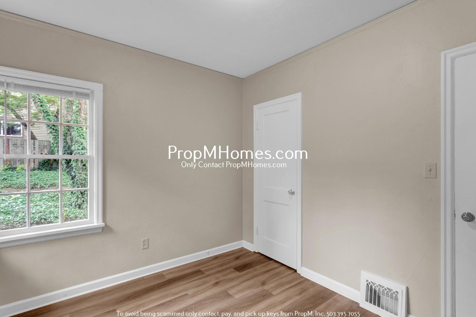 Charming Three Bedroom Duplex In First Addition Of Lake Oswego! property image