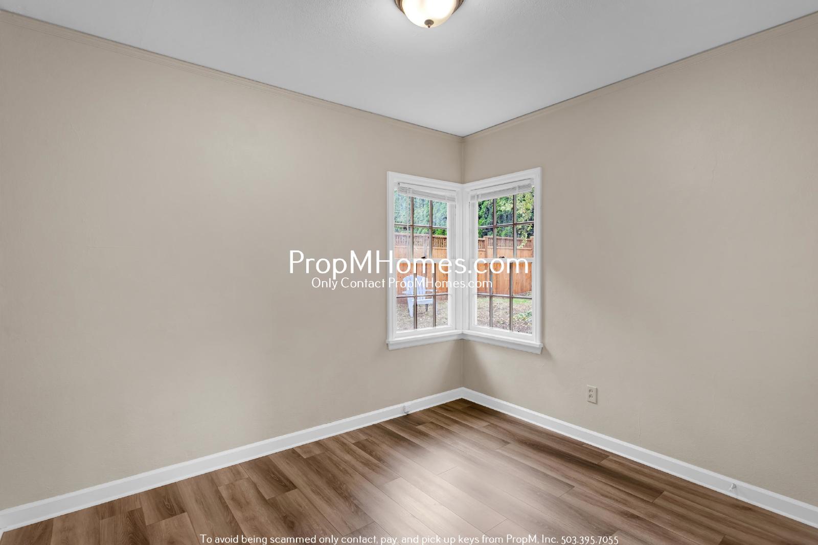 Charming Three Bedroom Duplex In First Addition Of Lake Oswego! property image