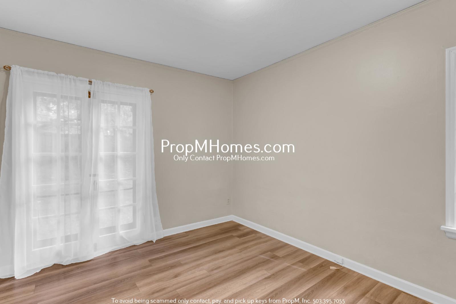 Charming Three Bedroom Duplex In First Addition Of Lake Oswego! property image