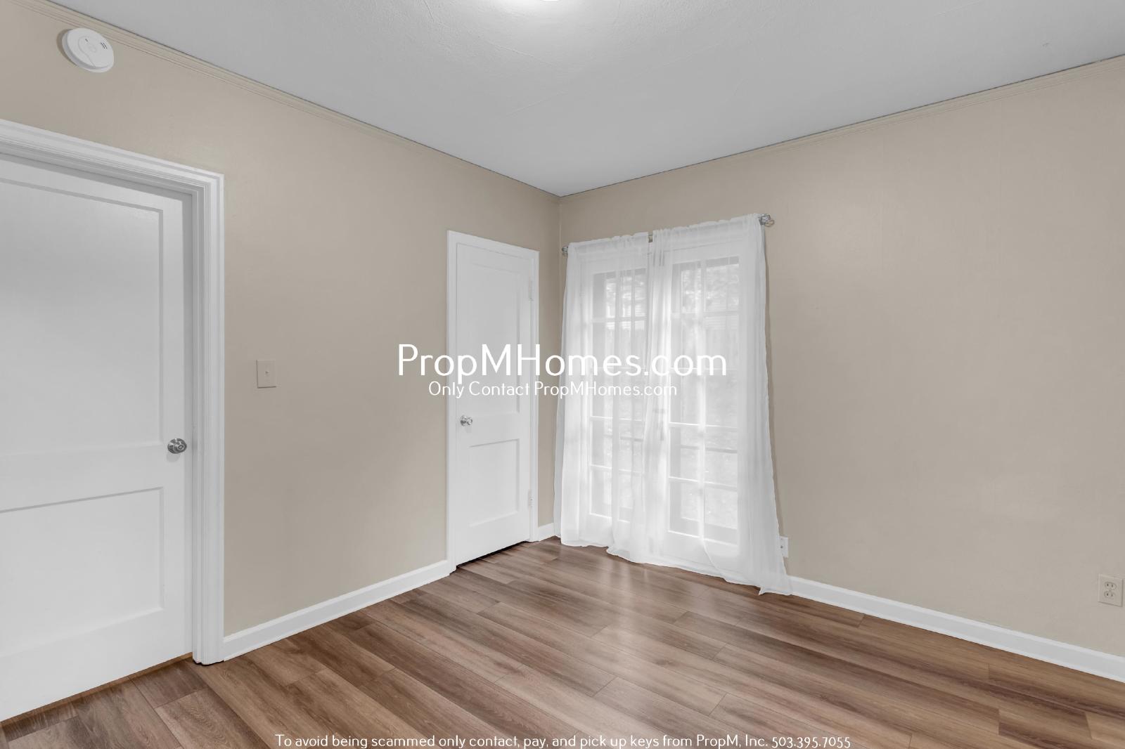 Charming Three Bedroom Duplex In First Addition Of Lake Oswego! property image