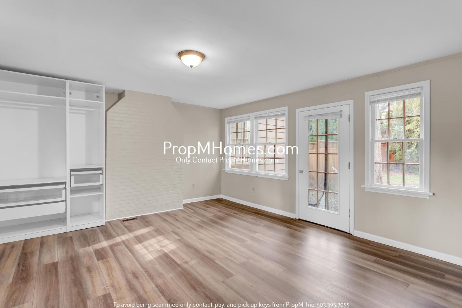 Charming Three Bedroom Duplex In First Addition Of Lake Oswego! property image