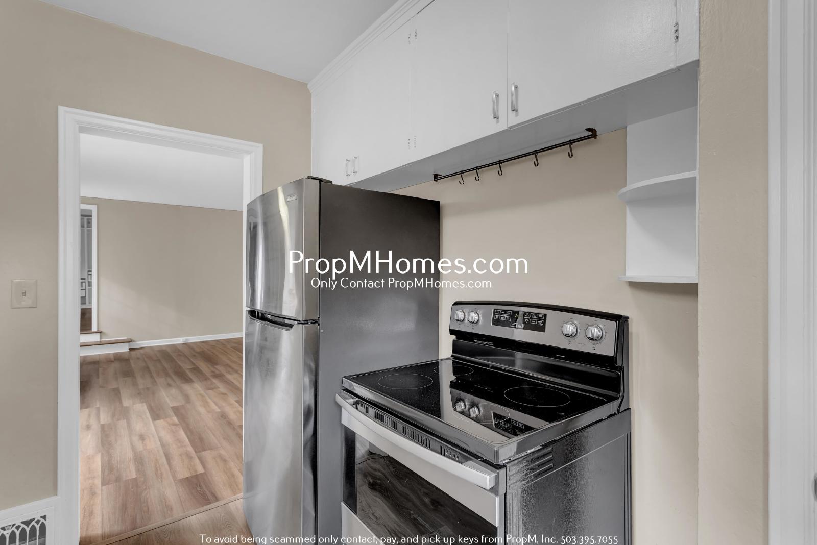 Charming Three Bedroom Duplex In First Addition Of Lake Oswego! property image