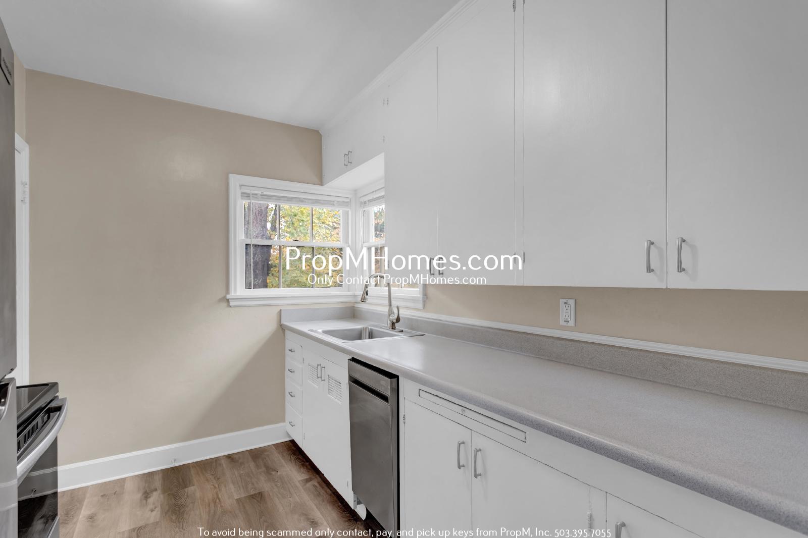 Charming Three Bedroom Duplex In First Addition Of Lake Oswego! property image