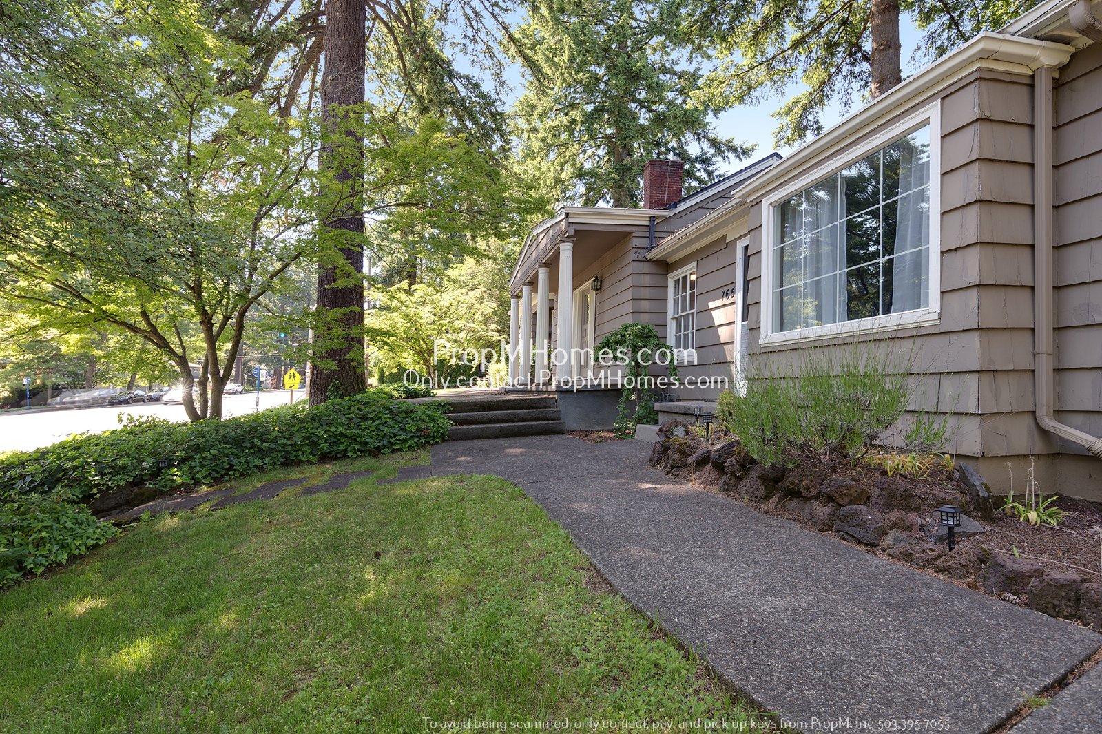 Charming Three Bedroom Duplex In First Addition Of Lake Oswego! property image