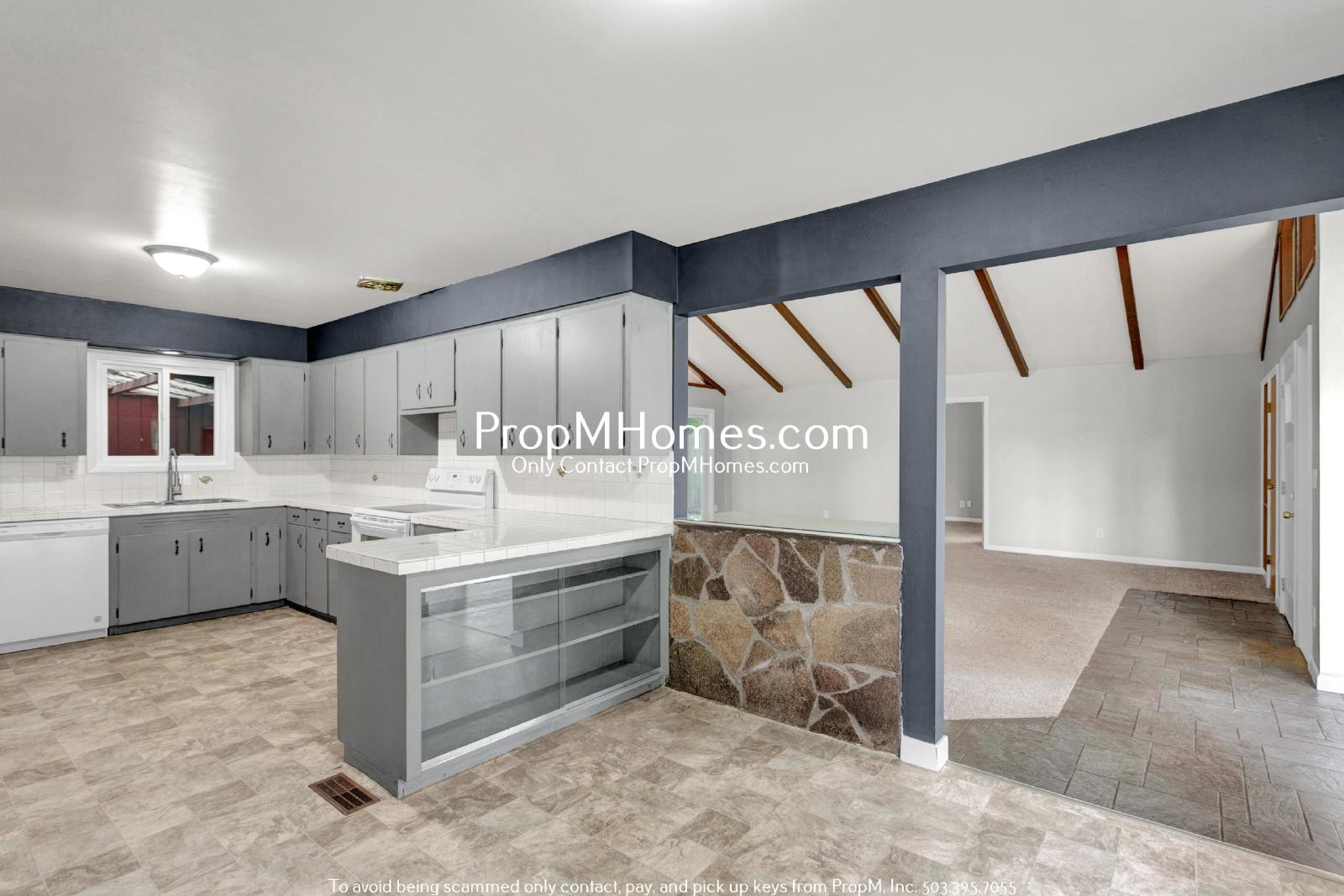 Private 20-Acre Retreat in Oregon City – Spacious 3-Bedroom Ranch Home with Scenic Views! property image