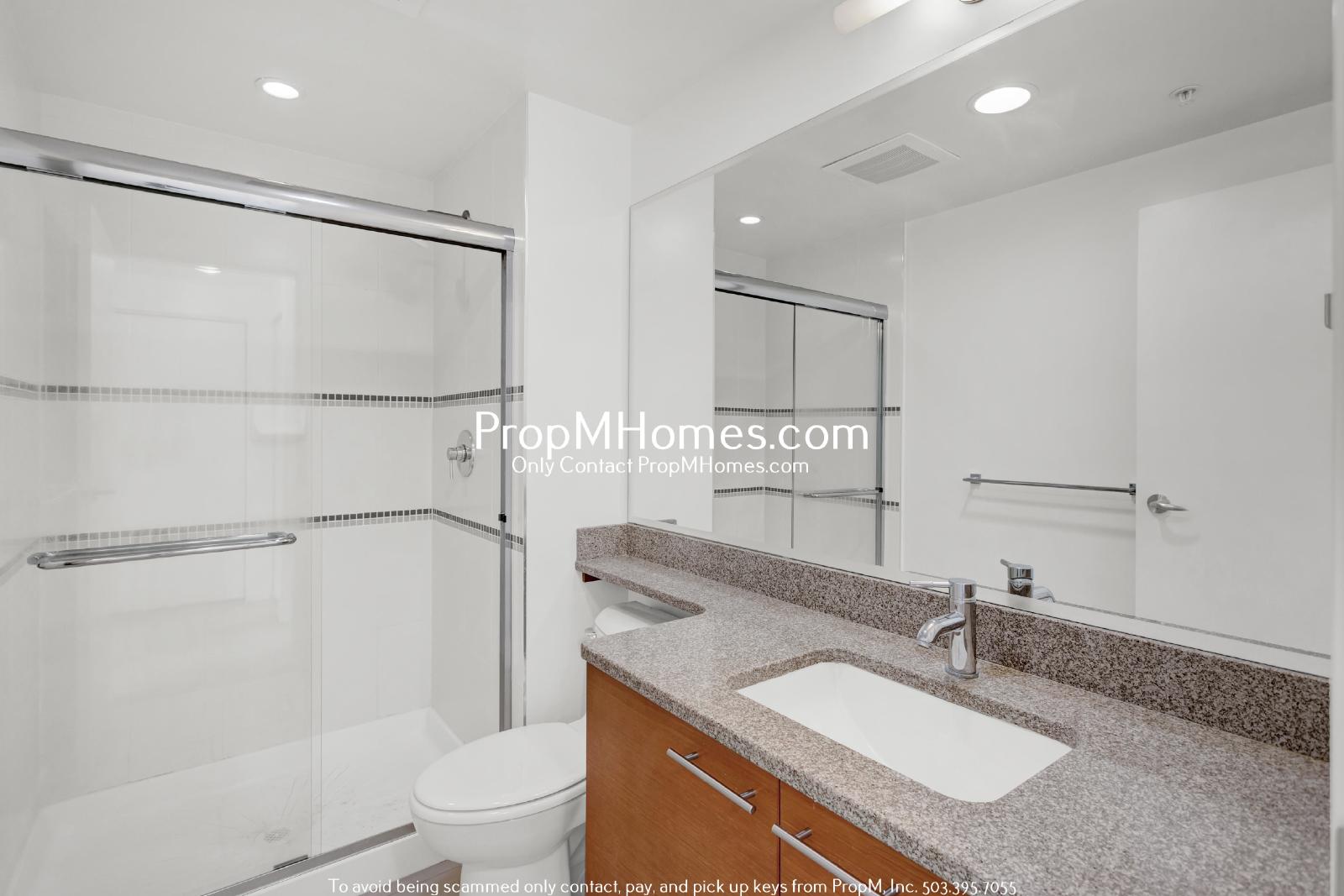 Modern 2-Bedroom, 2-Bath Condo with Stunning Views in the Iconic Benson Tower property image