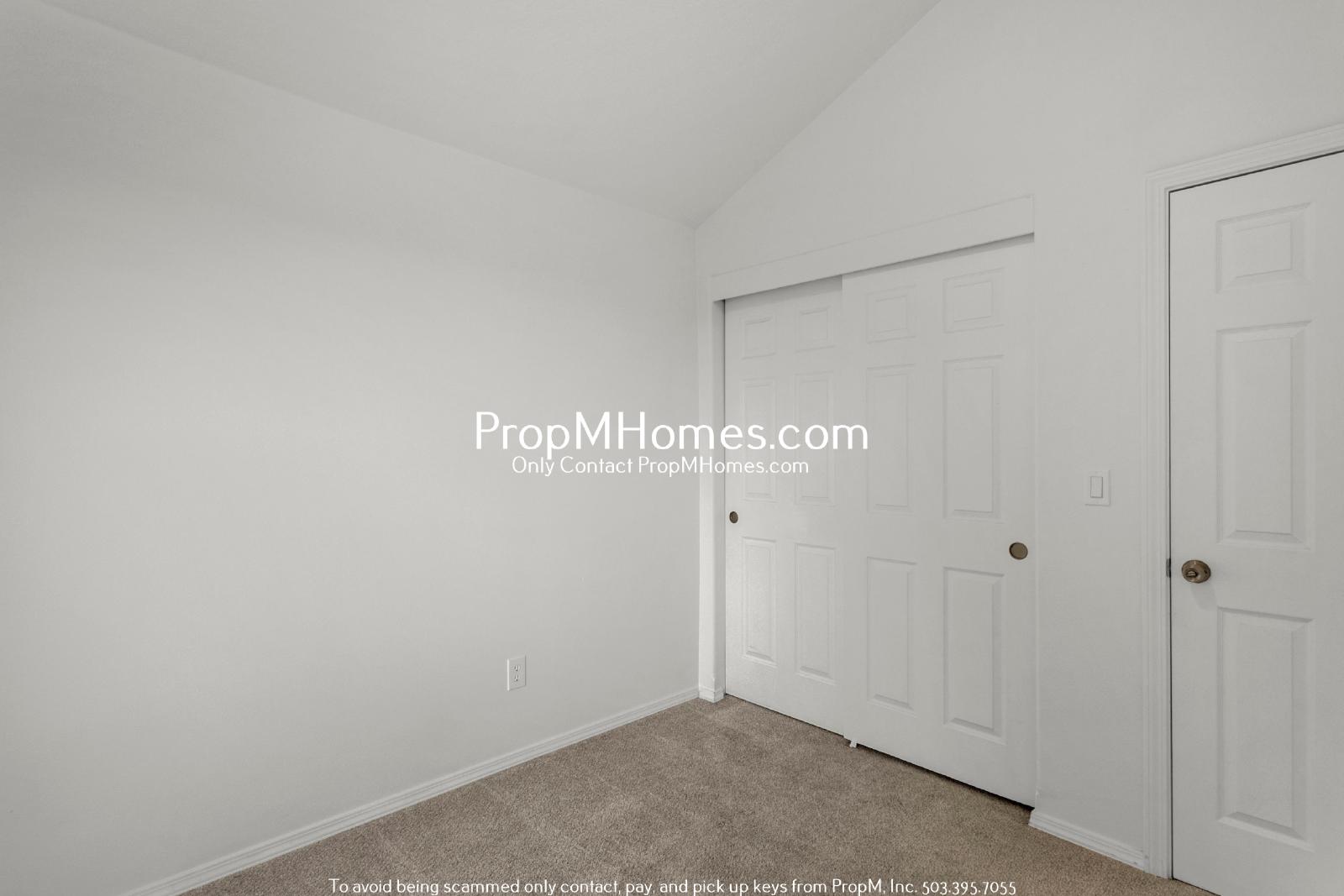 Beautiful Townhome in Parker Crest – Modern Finishes, Private Backyard, and Prime West Linn Location! property image