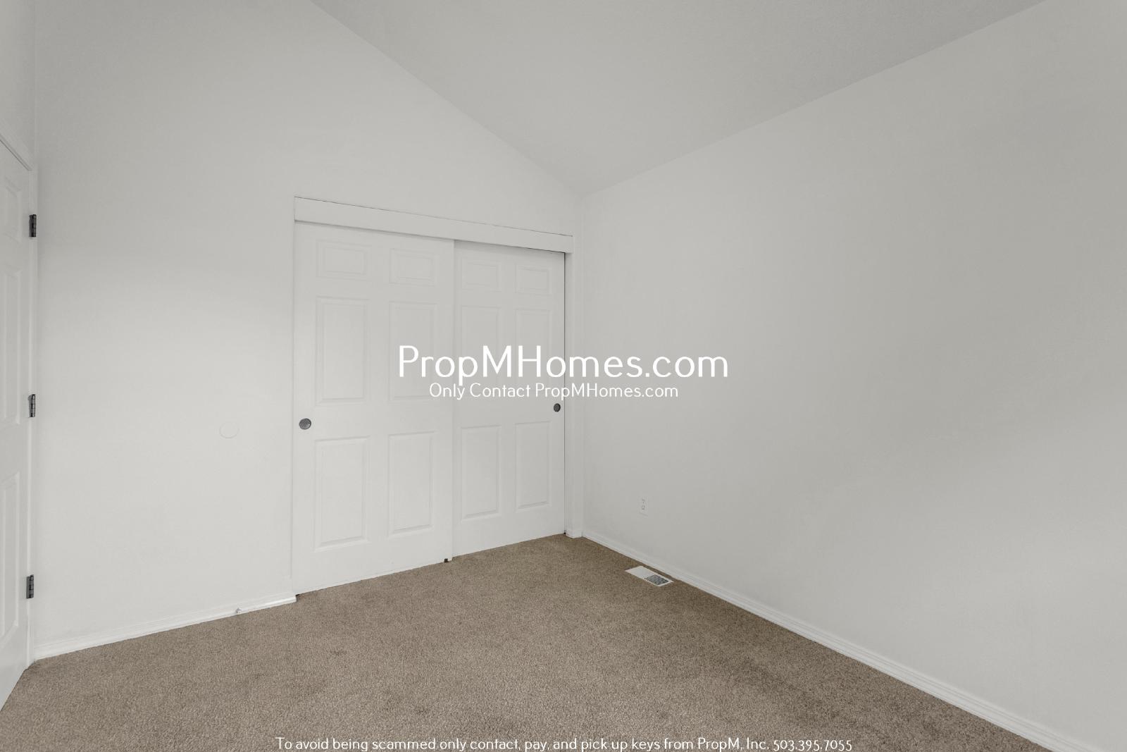 Beautiful Townhome in Parker Crest – Modern Finishes, Private Backyard, and Prime West Linn Location! property image