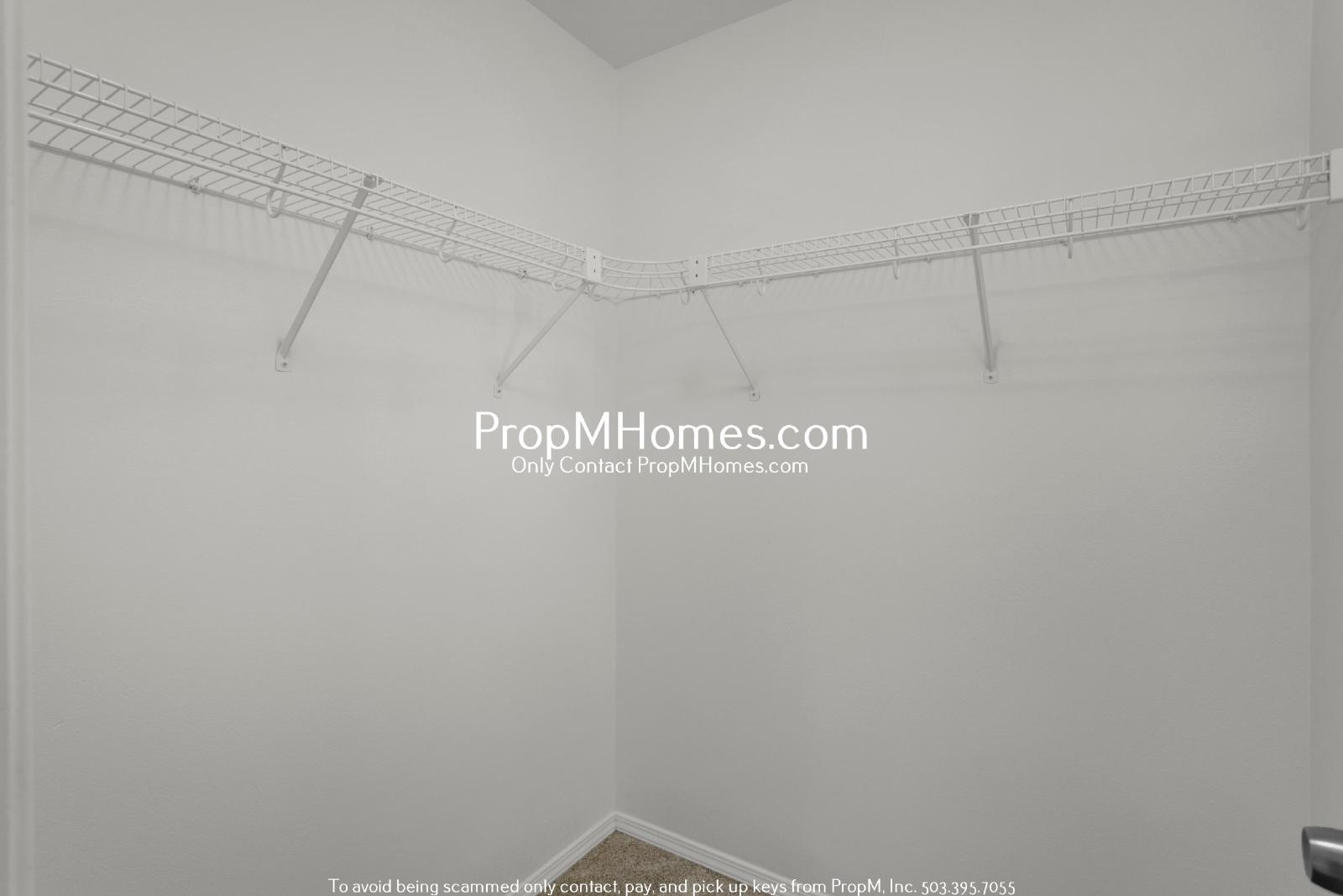 Beautiful Townhome in Parker Crest – Modern Finishes, Private Backyard, and Prime West Linn Location! property image