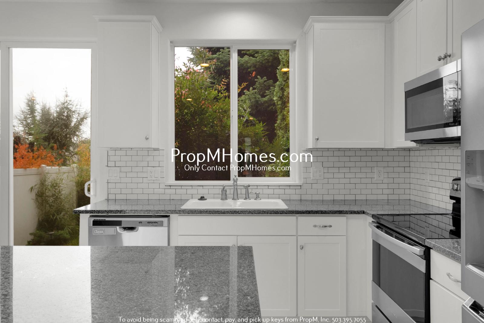 Beautiful Townhome in Parker Crest – Modern Finishes, Private Backyard, and Prime West Linn Location! property image