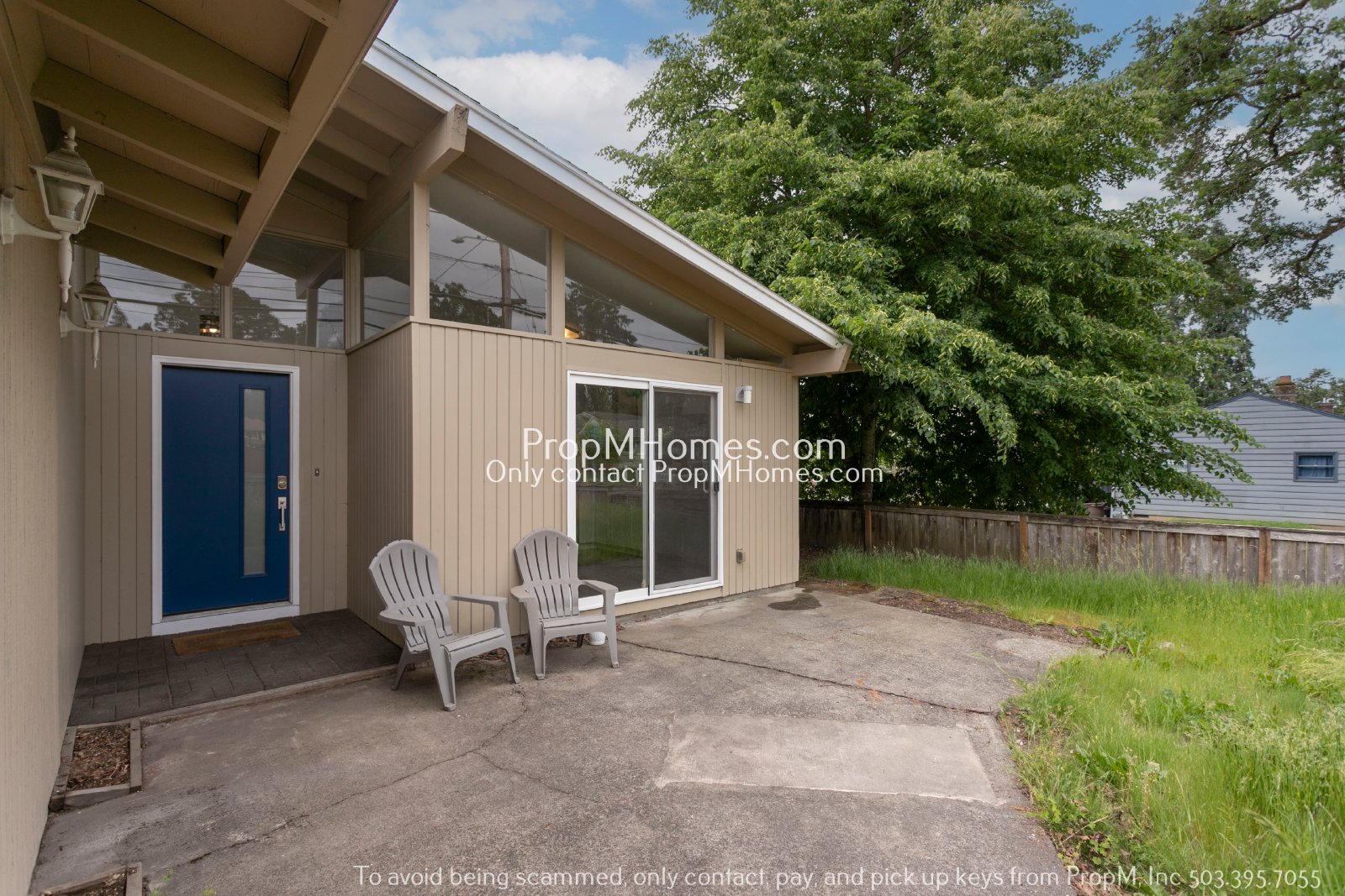 Updated 3-Bedroom Gladstone Home with Bonus Office Space! property image