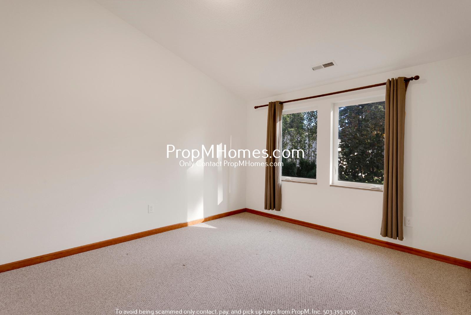 Gorgeous Home Near Multnomah Village - Four Bedrooms! property image