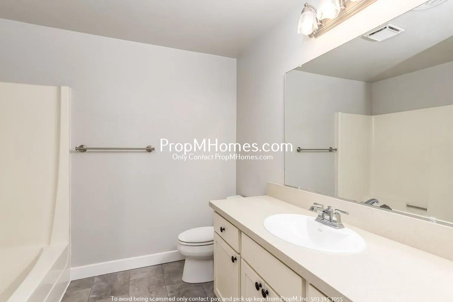 Charming Three Bedroom Home in SW Portland! property image