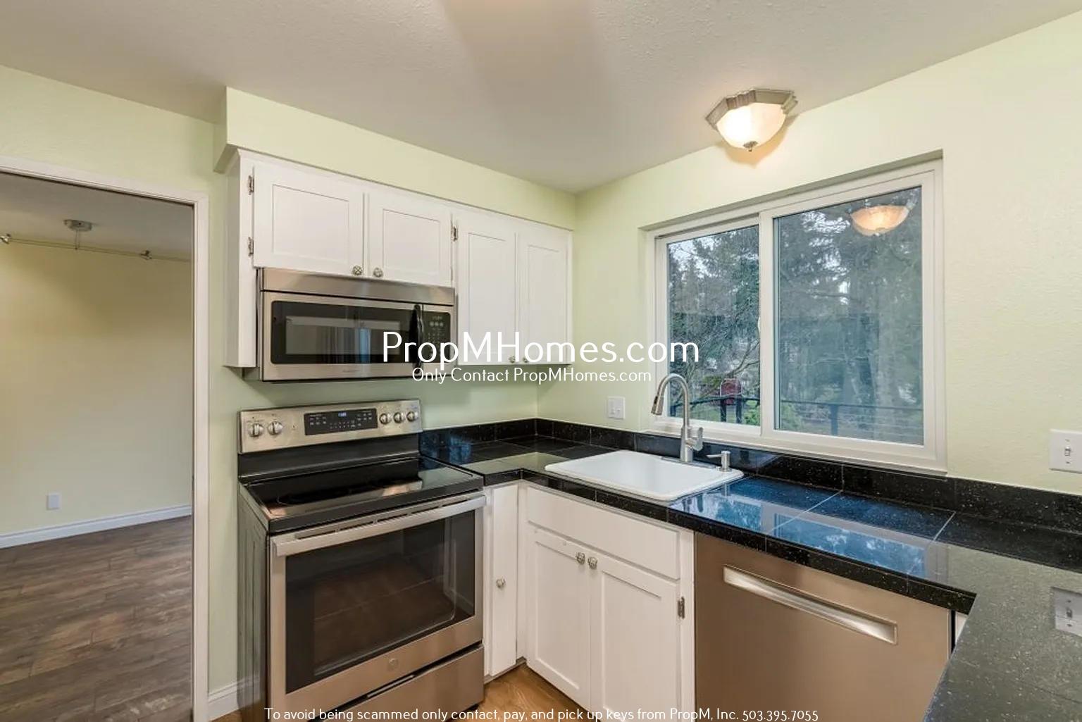 Charming Three Bedroom Home in SW Portland! property image