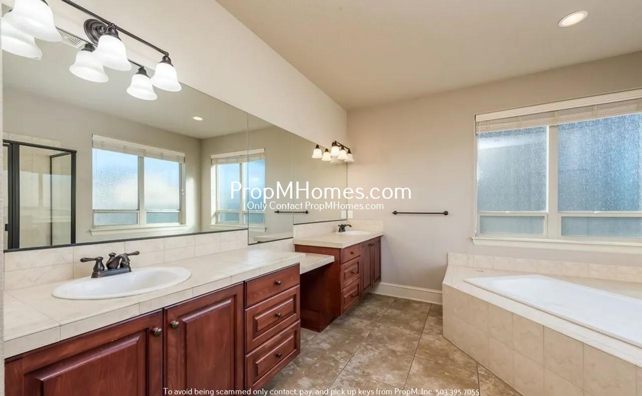 Gorgeous Three Bedroom Home in Villebois! property image