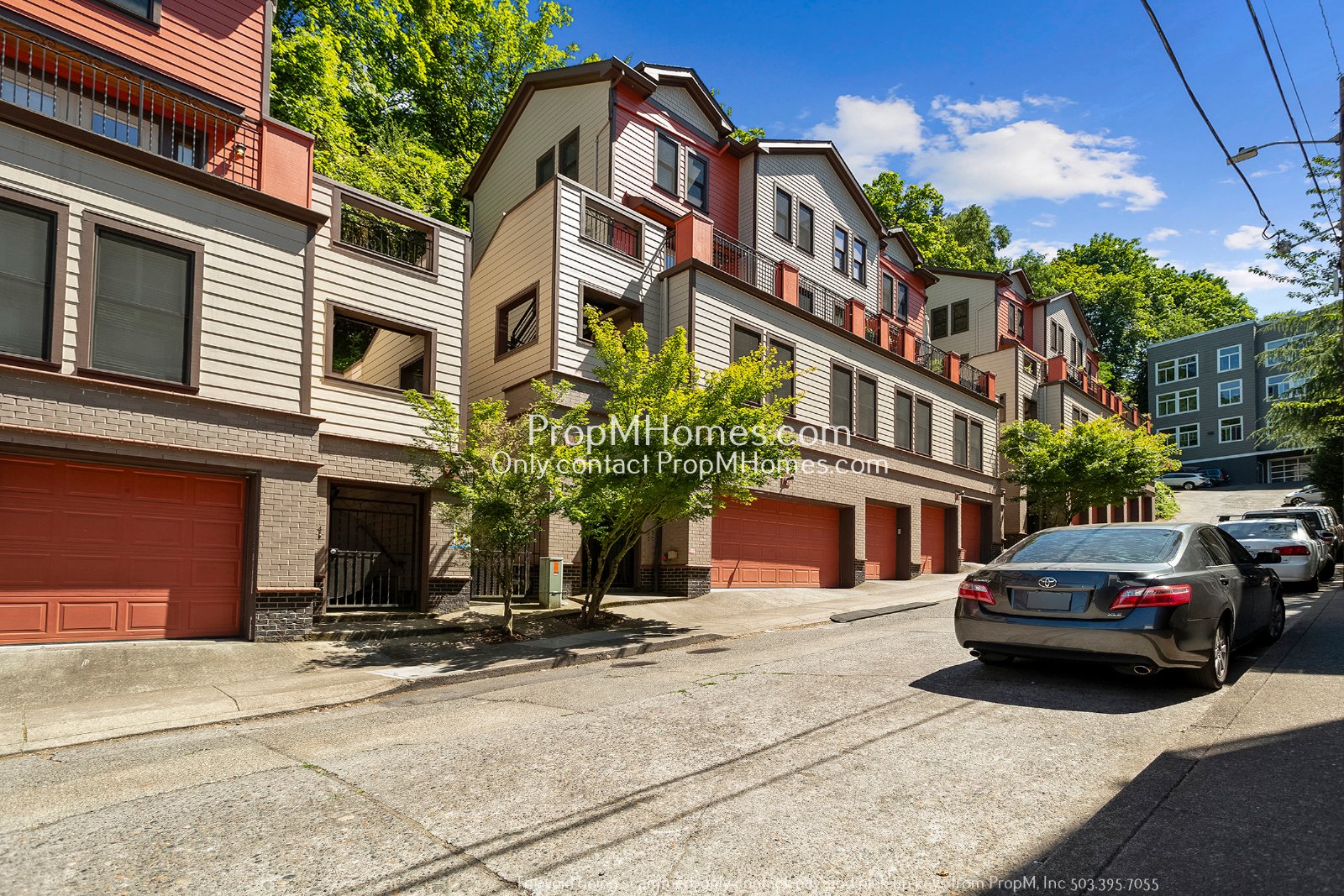 Two-Bedroom End Unit Condo in Goose Hollow! FREE PET RENT & DEPOSIT SPECIAL property image