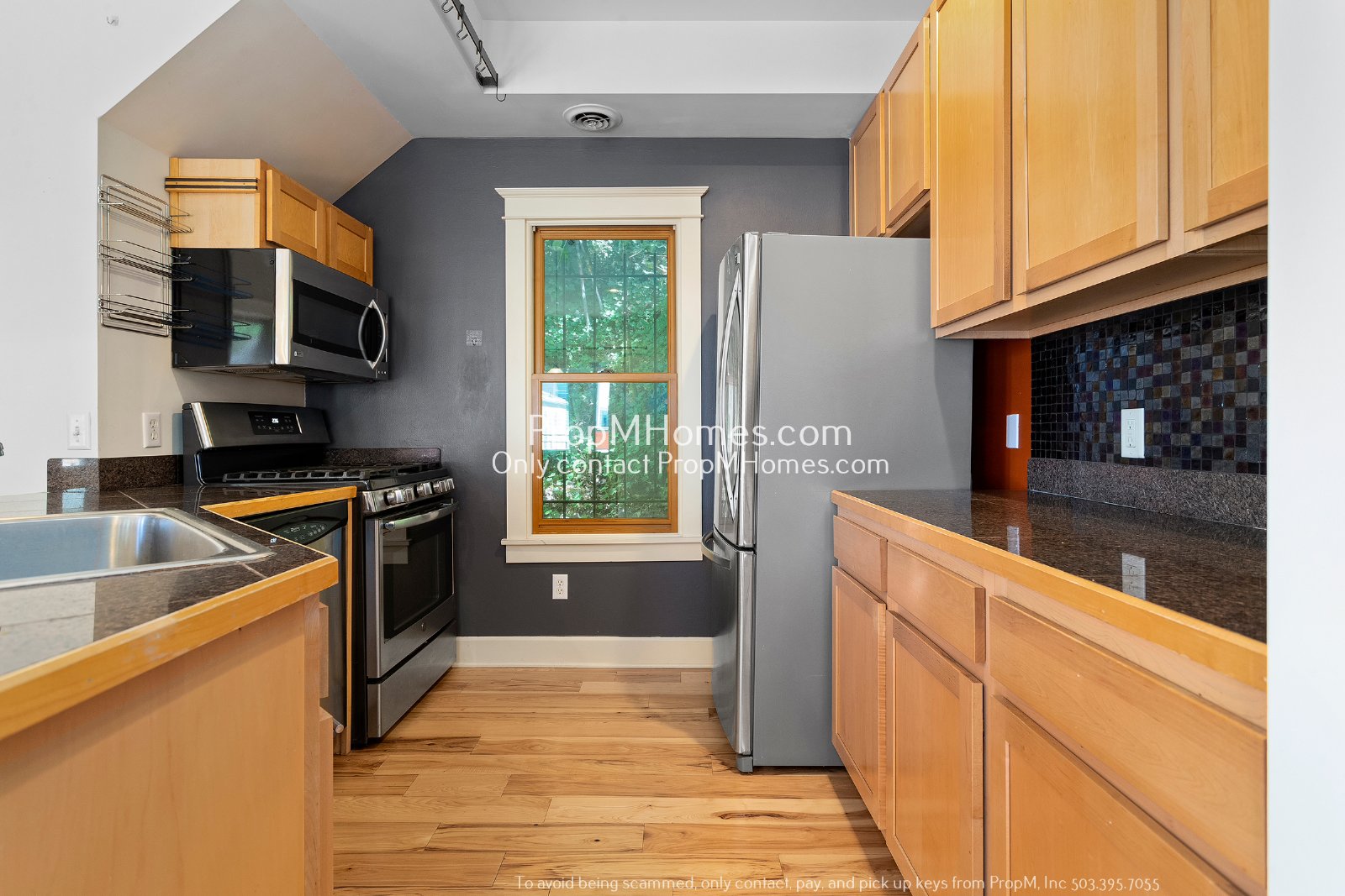 Two-Bedroom End Unit Condo in Goose Hollow! FREE PET RENT & DEPOSIT SPECIAL property image