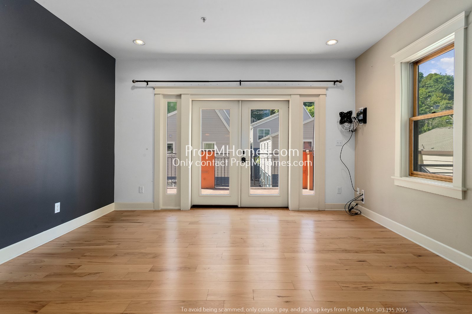 Two-Bedroom End Unit Condo in Goose Hollow! FREE PET RENT & DEPOSIT SPECIAL property image