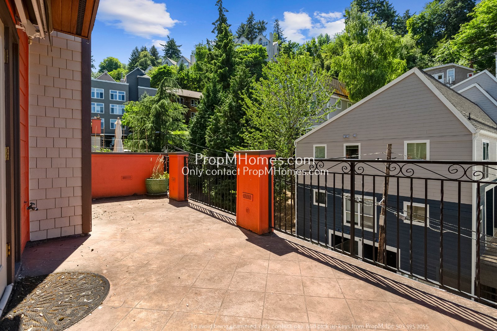 Two-Bedroom End Unit Condo in Goose Hollow! FREE PET RENT & DEPOSIT SPECIAL property image