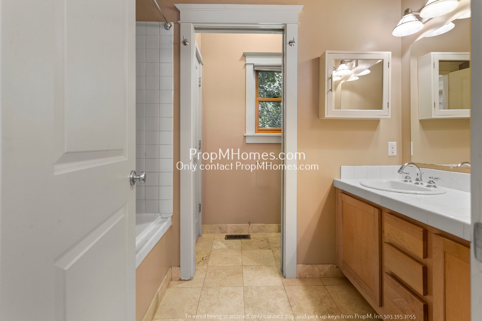 Two-Bedroom End Unit Condo in Goose Hollow! FREE PET RENT & DEPOSIT SPECIAL property image