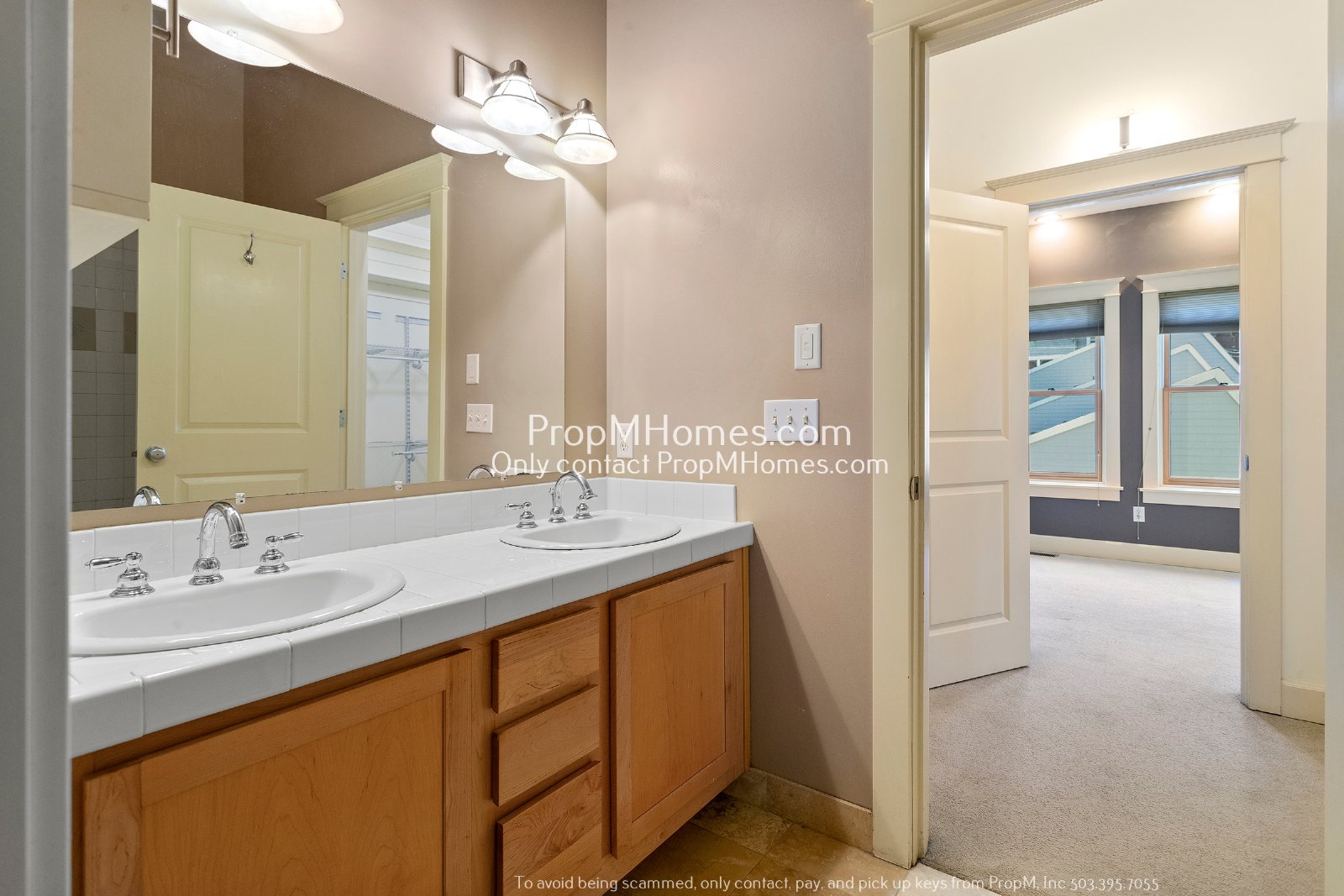 Two-Bedroom End Unit Condo in Goose Hollow! FREE PET RENT & DEPOSIT SPECIAL property image